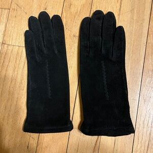 vintage 80s NWOT never worn size Small Black Suede Gloves . unbranded